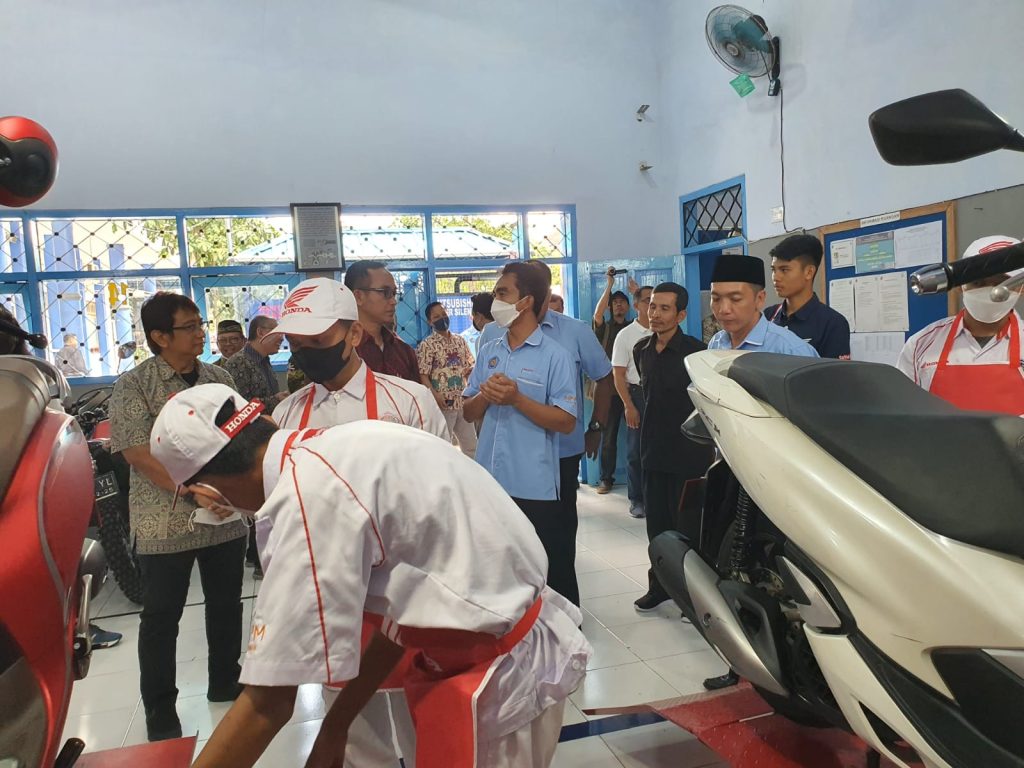 Sambut Hari Sumpah Pemuda, MPM Honda Jatim gelar kampanye cari_aman di Kota Blitar.