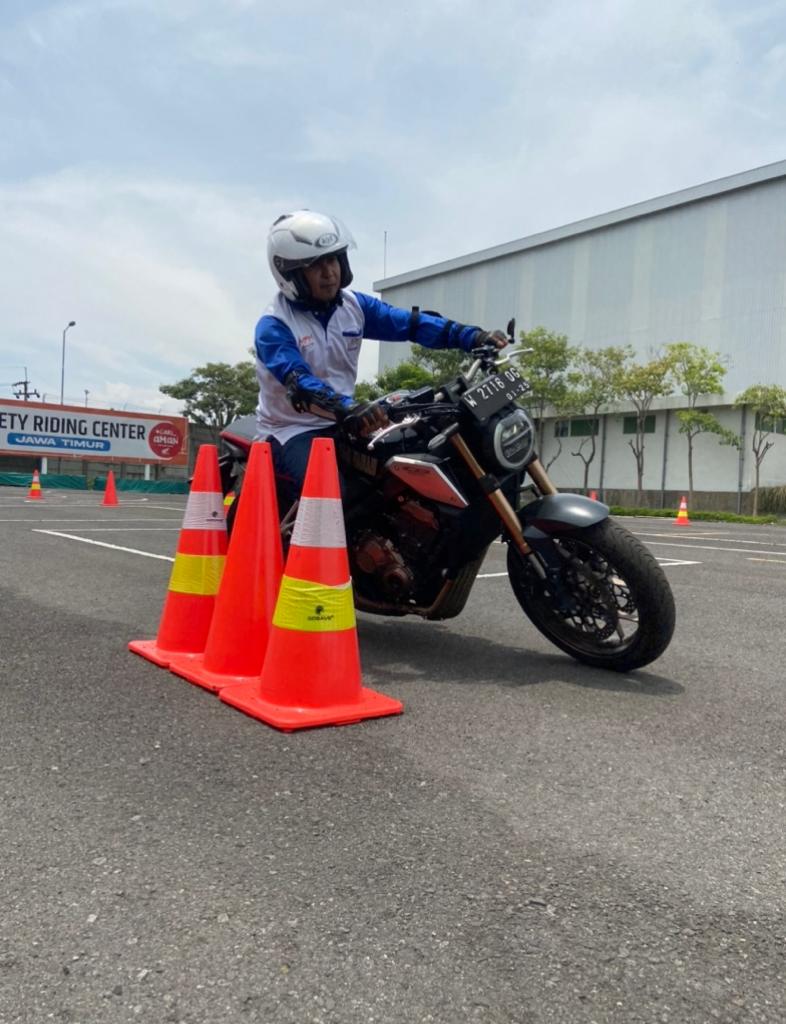 Biker moge Honda Jawa Timur gelar Safety Riding   
