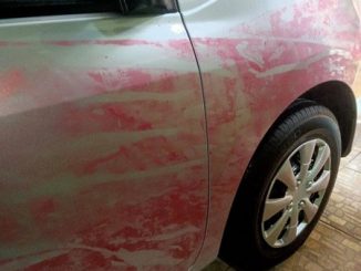 Solusi cat mobil terkena lunturan cat terpal atau cover mobil