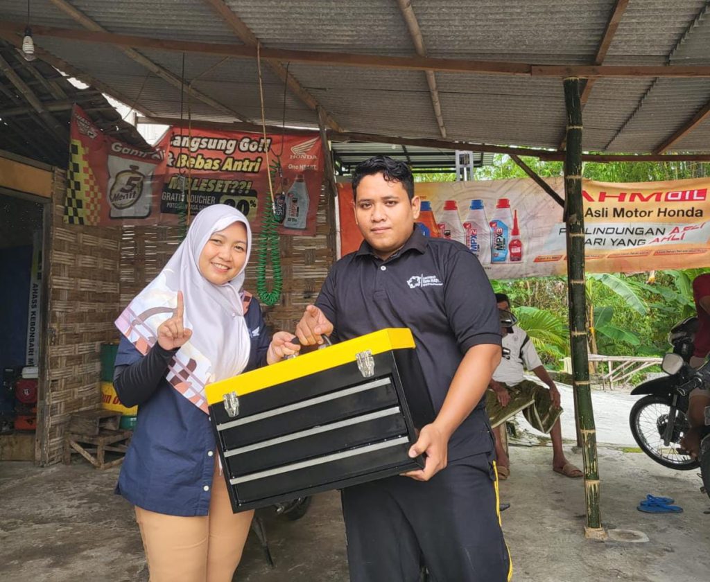 Bengkel Motor Alumni SMK Binaan MPM Honda Jatim di Bojonegoro Terima Bantuan Peralatan Bengkel dari Yayasan Astra Honda Motor