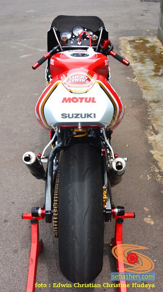 Penampakan motor sport lawas Suzuki RGV250 VJ22 livery Kevin Schwantz punya mbah Edwin Christian Hudaya asal Tasikmalaya (3)