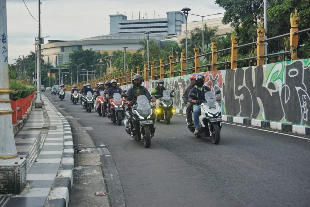 ADV160 Ngabuburide, City riding di Kota Pahlawan.