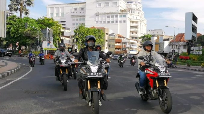 Biker Honda CB150X gelar City Riding di Kota Pahlawan