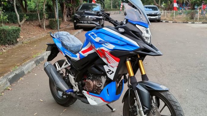 Honda CB150X pakai decals stiker warna biru langit kerens gans...