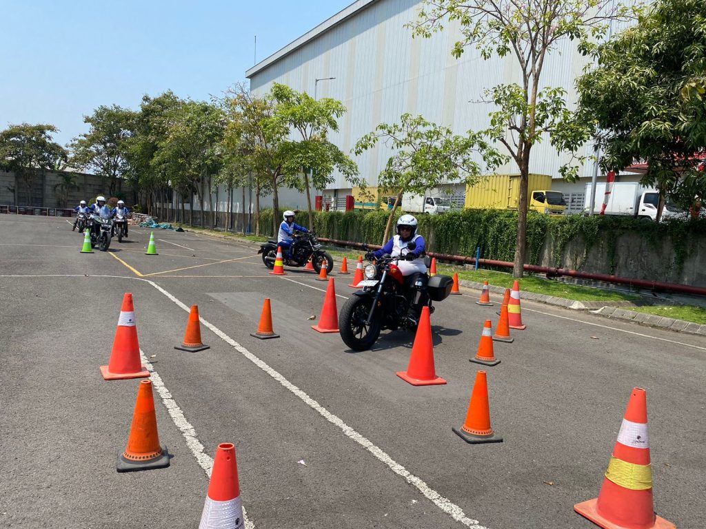 Bikers Big Bike Honda ikuti #Cari_Aman Berkendara di MPM Safety Riding Center