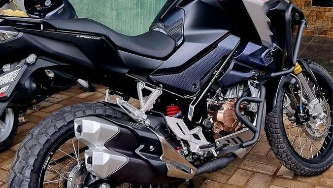 Modif keren Honda CB150X pakai velg vrossi jari-jari dan knalpot cbr250rr (1)