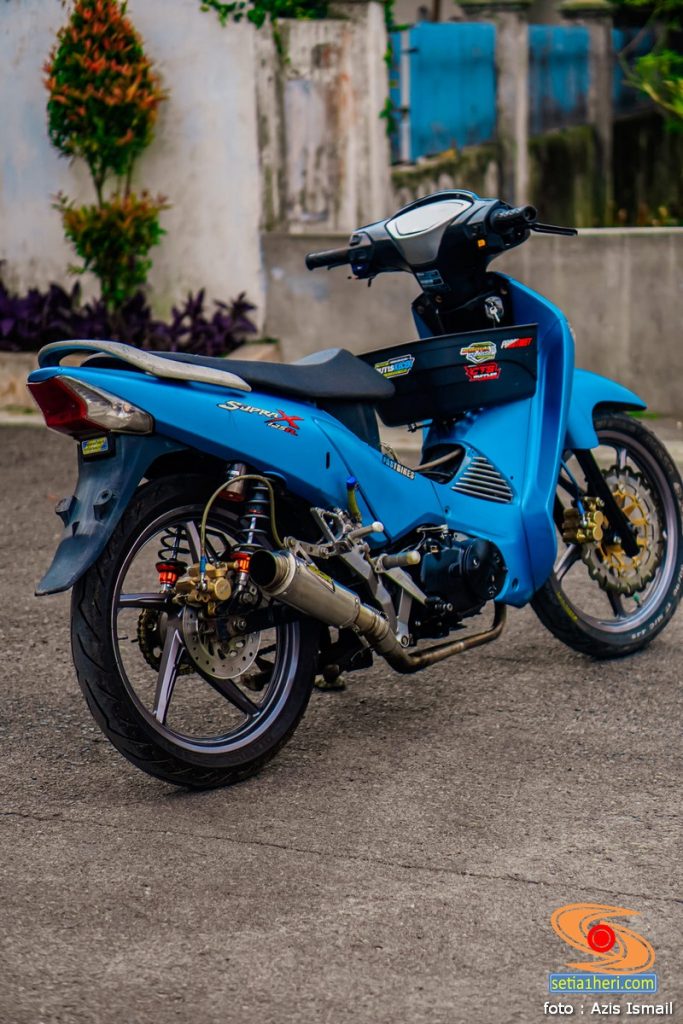 Penampakan modif kph komorod Honda Supra X 125 R warna biru gans (1)