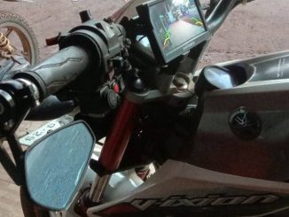 Gokil Yamaha Vixion ini pakai spion elektronik (kamera belakang mobil) gans...hehehe