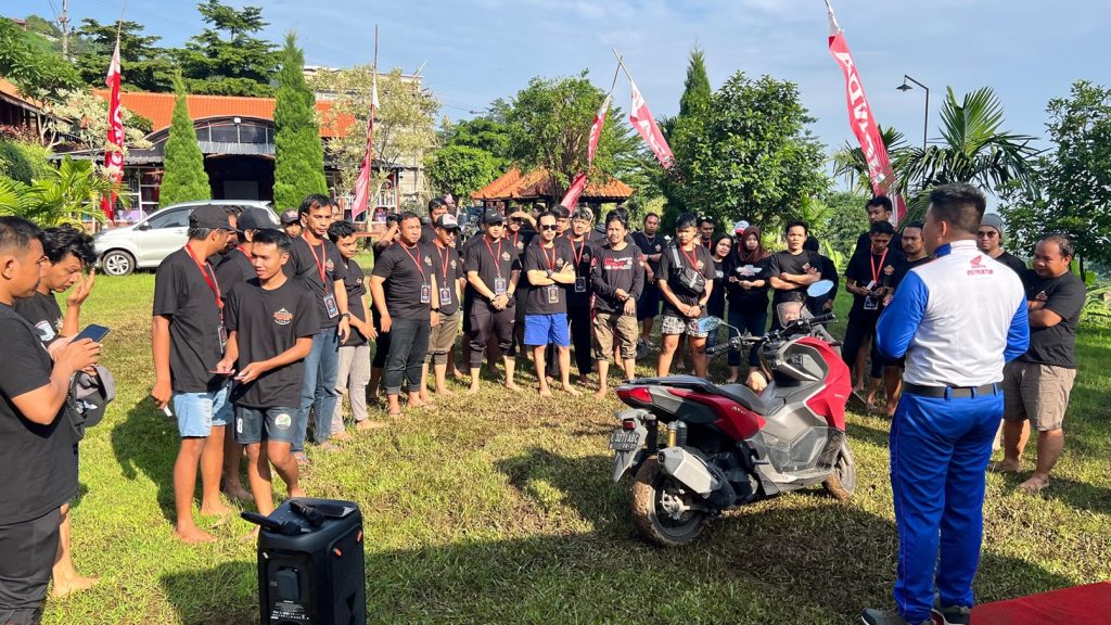 Bikers Honda Jatim gelar kopdar Honda Bikers Adventure Camp di Istana Mandala Kerti Pacet Mojokerto.