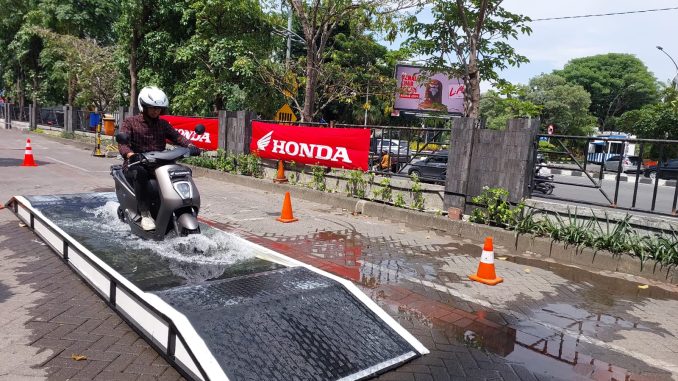 Motor listrik Honda EM1 e dan EM1 e Plus aman terjang genangan air