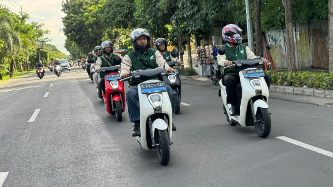 City Rolling di Kota Surabaya bersama Motor Listrik Honda EM1 e: