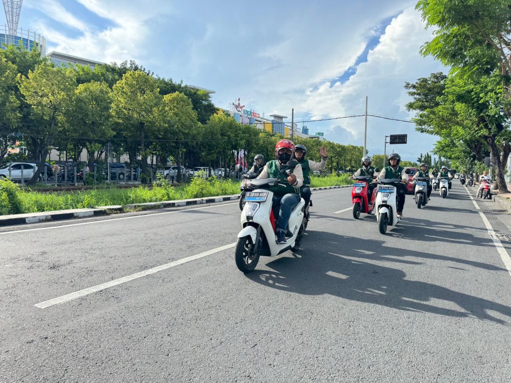 City Rolling di Kota Surabaya bersama Motor Listrik Honda EM1 e: